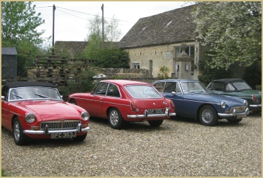 Cotswold Woollen Weavers welcomes the Oxfordshire MG Owners' Club to Filkins